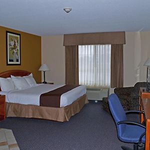 Paola Inn And Suites